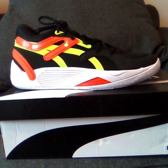 PUMA TRC BLAZE COURT ( puma black - cherry tomato) size 11.5 - Picture 1 of 4